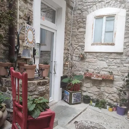 La Casa Sotto Il Castello *