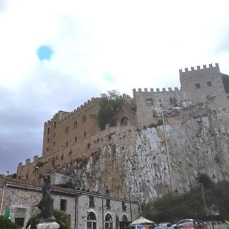 La Casa Sotto Il Castello Apartamento